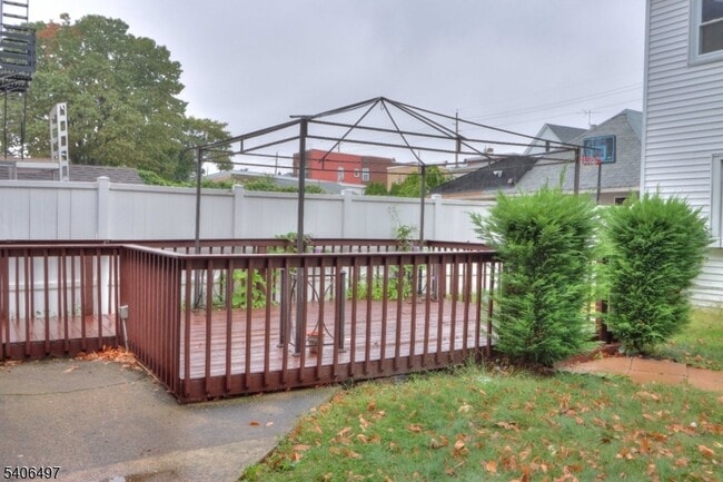 Building Photo - 109 Division Ave