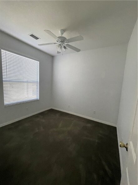 Building Photo - 865 10th Dr