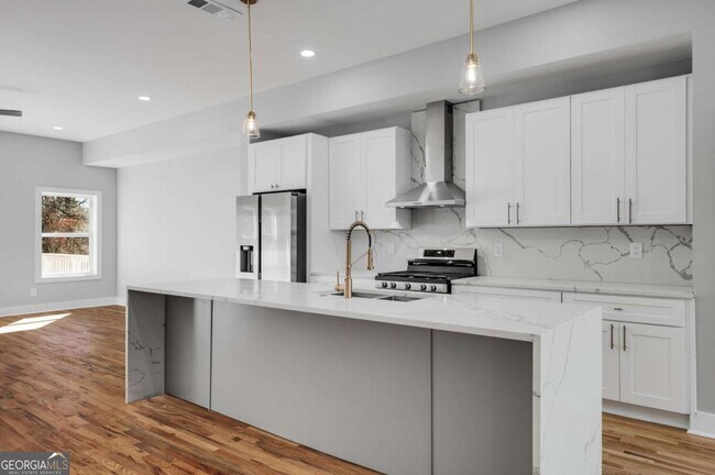 Building Photo - 2150 Essex Ave SW