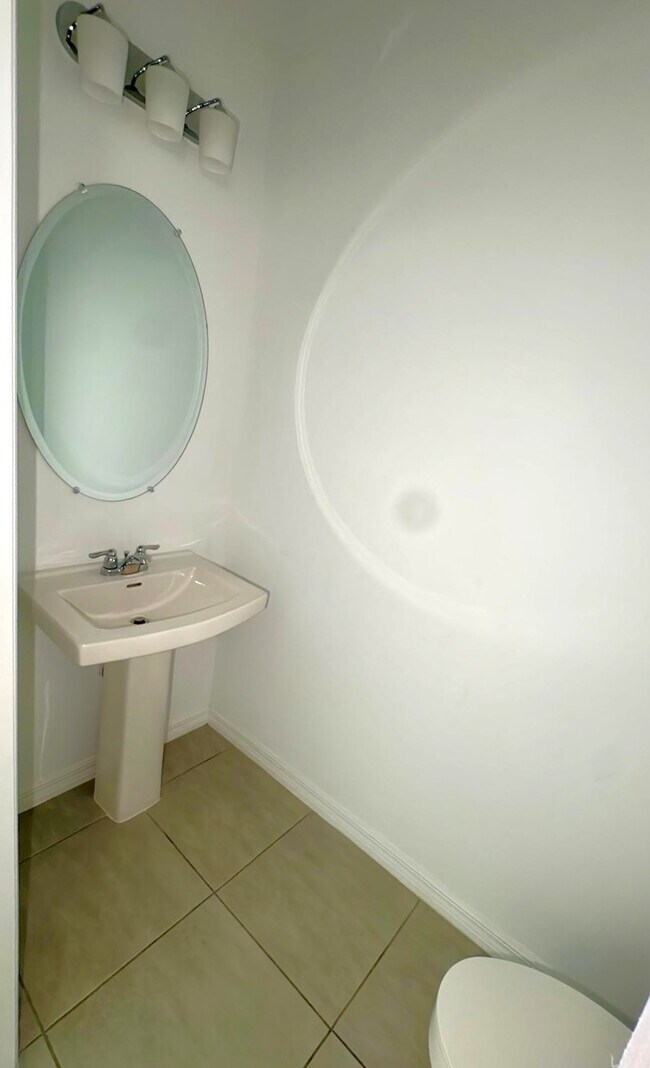 Building Photo - 2287 Portrait St