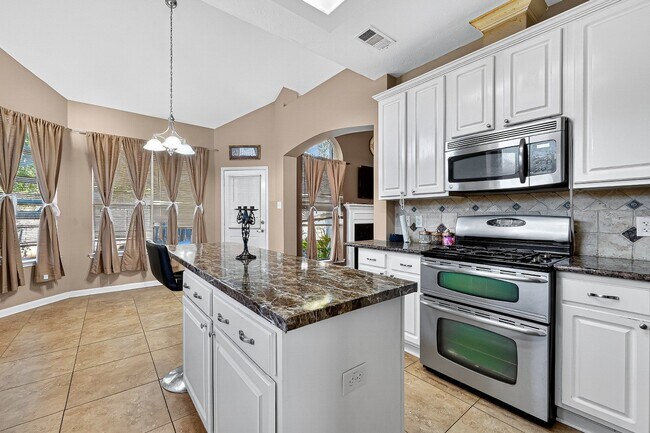 Building Photo - 2506 Parkhaven Dr