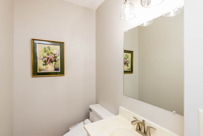 Building Photo - 8047 Simfield Rd