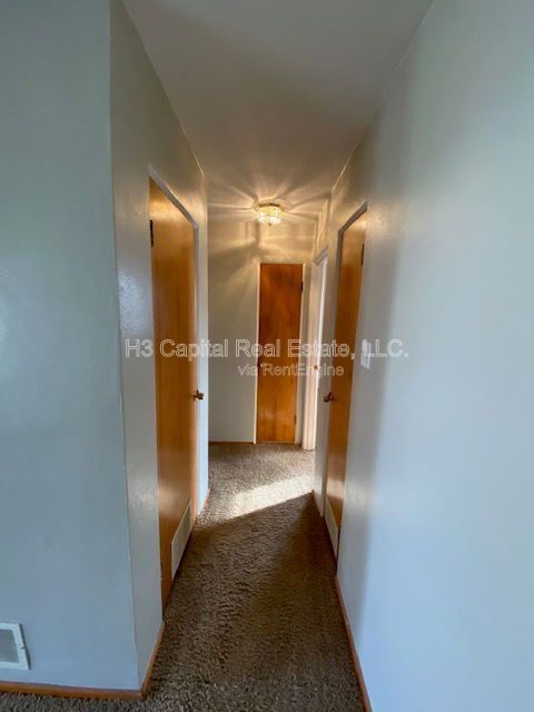 Building Photo - 2818 Yale Dr