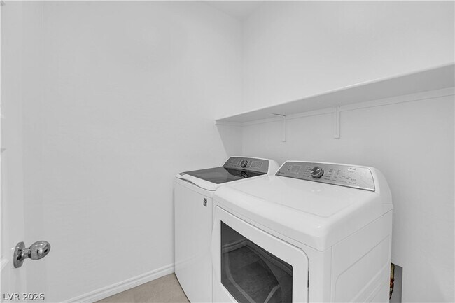 Building Photo - 600 N Carriage Hill Dr