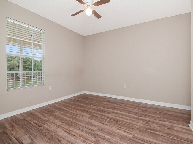 Building Photo - 221 Lake Brook Cir