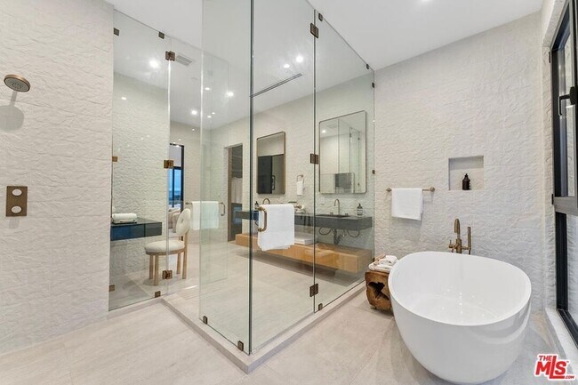 Building Photo - 9031 Alto Cedro Dr