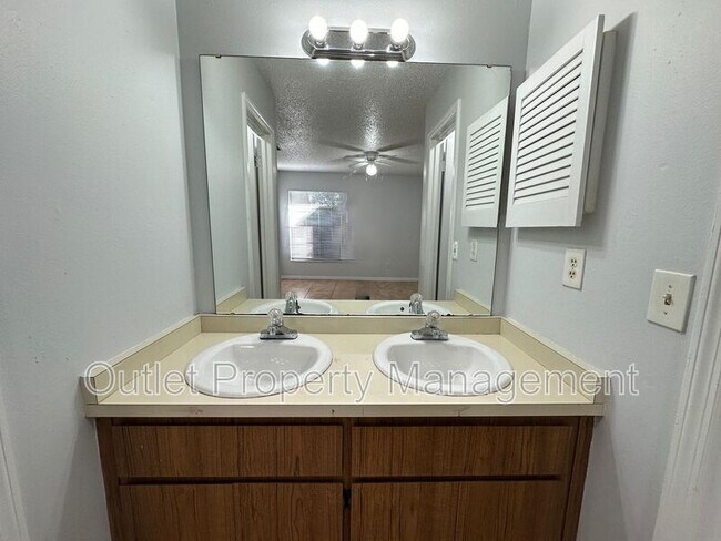 Building Photo - 2551 Medley Ct