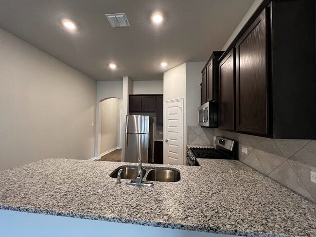 Building Photo - Spacious Single-Story Duplex with Upgraded Kitchen Appliances