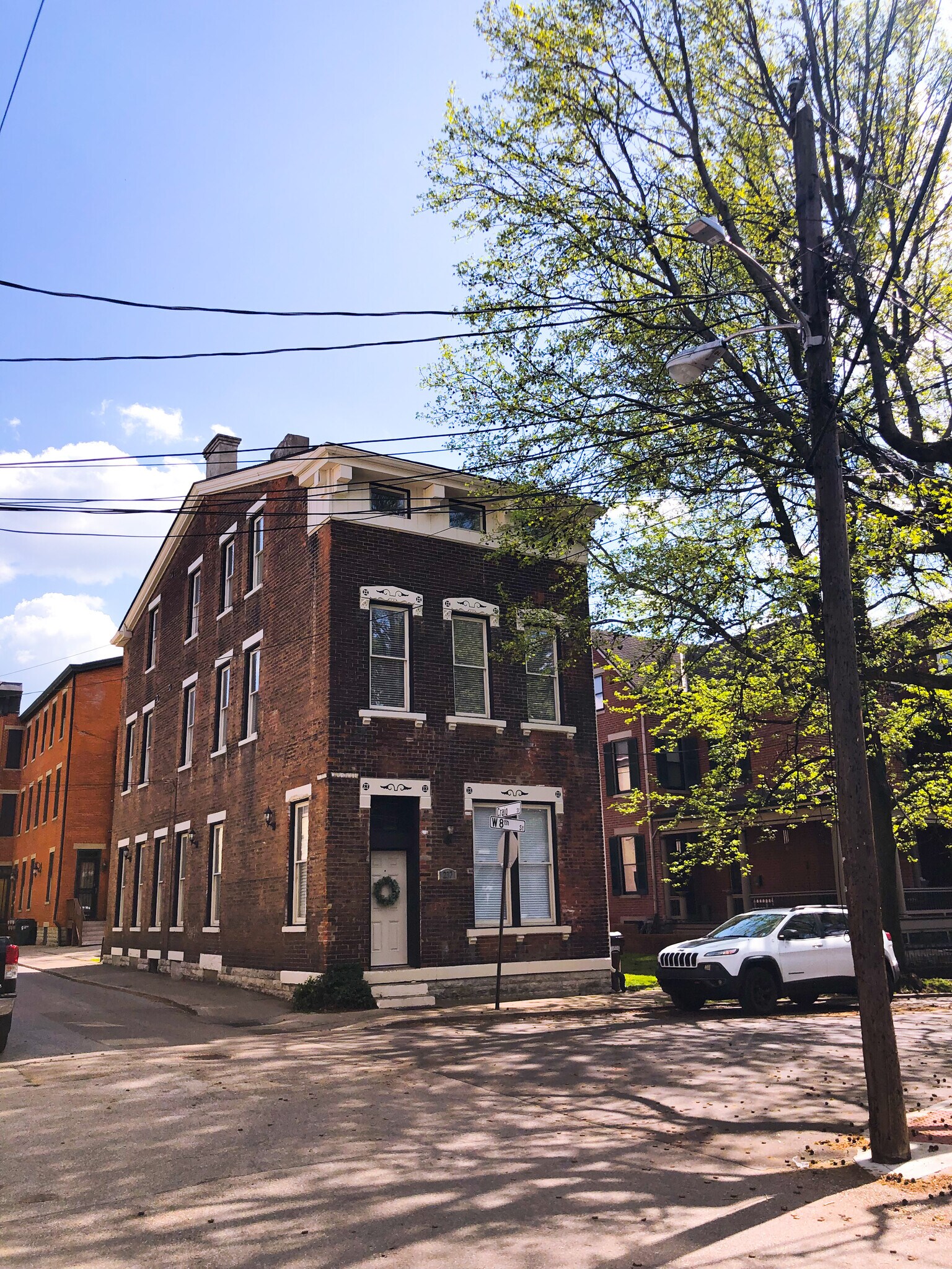 Building Photo - 237 W 8th St