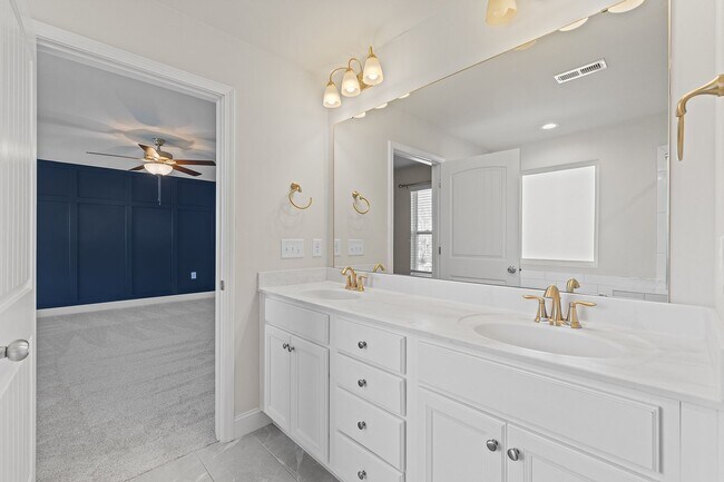 Building Photo - **Beautiful Wendell Home 3/2.5 W/ Fenced in Yard**