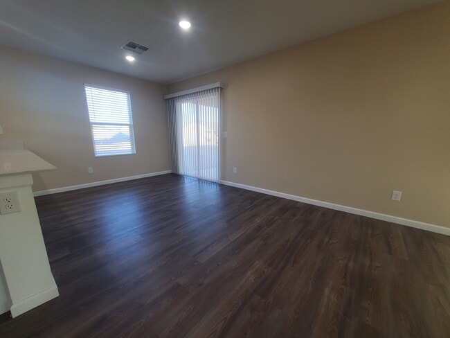 Building Photo - 1860 Yance Dr