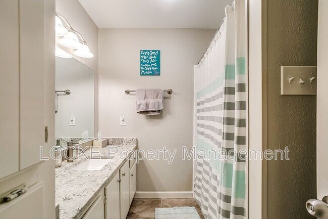 Building Photo - 512 Stallion Ln