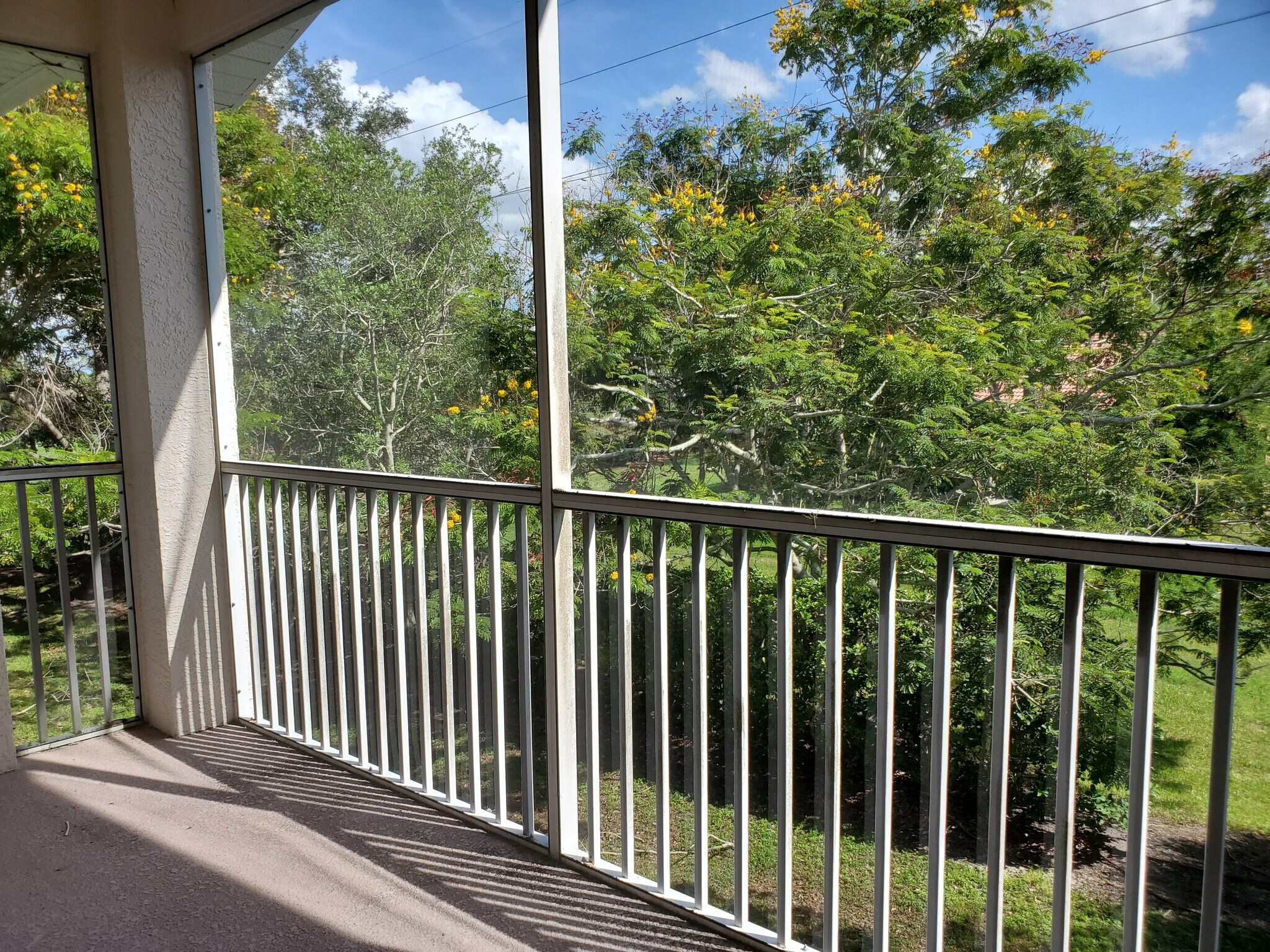 Building Photo - 4240 Central Sarasota Pky