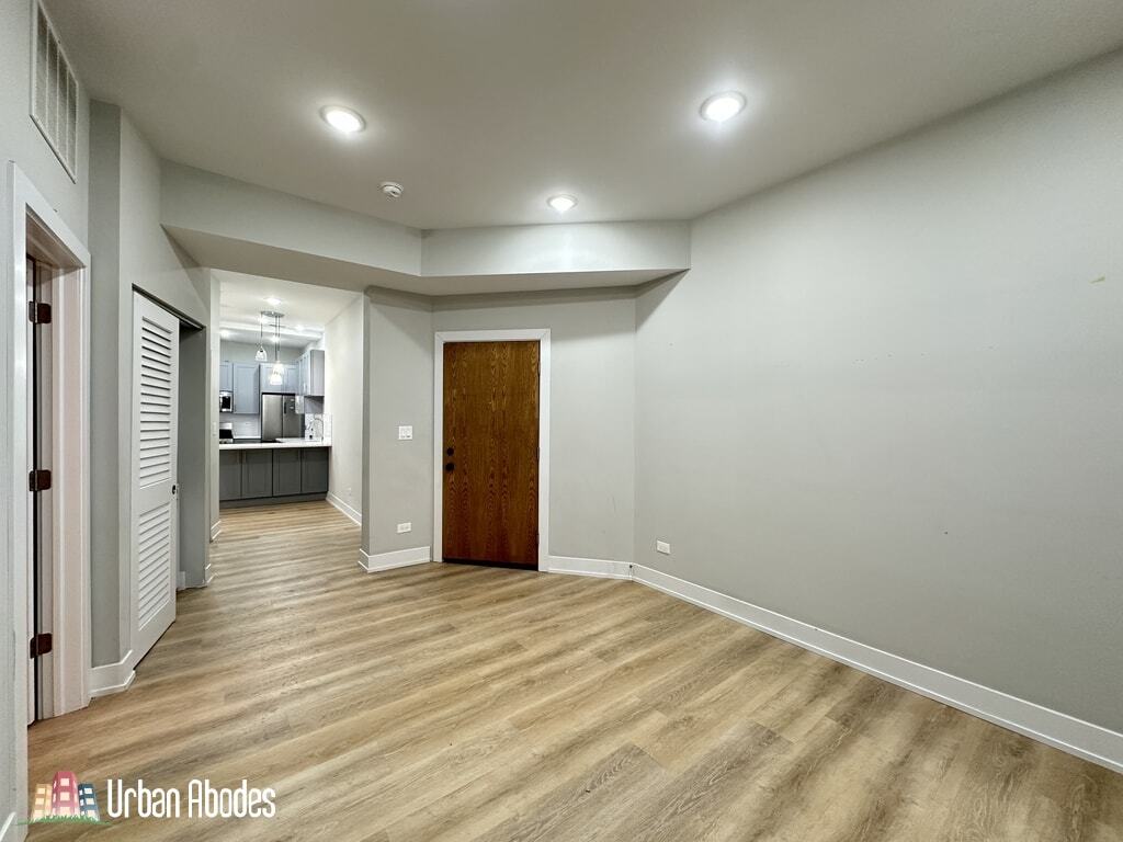 Building Photo - 445 W Belden Ave