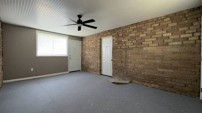 Building Photo - 5117 W Fairmount Ave