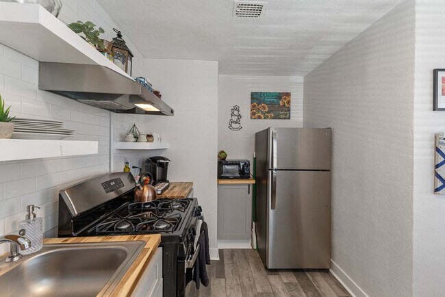 Building Photo - 2490 Main St