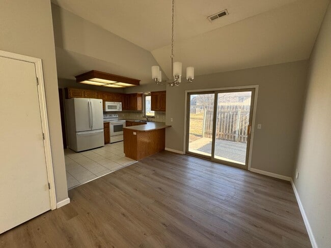 Building Photo - 410 Trent Ct