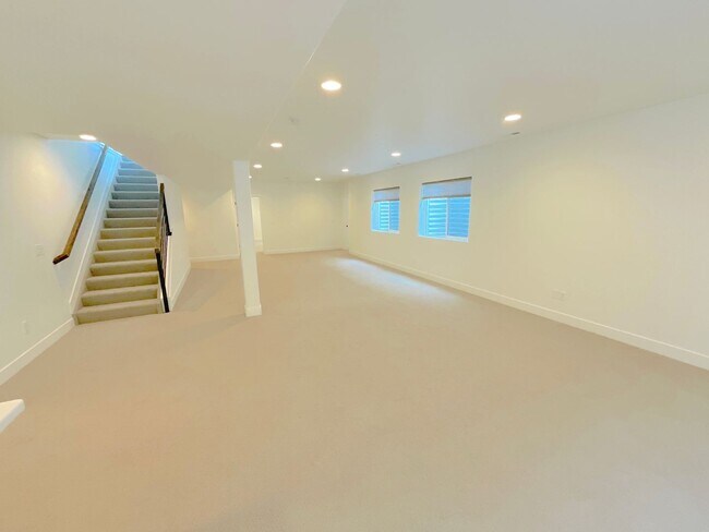 Building Photo - 5 Bedroom Home Available Near Baptist Rd &...