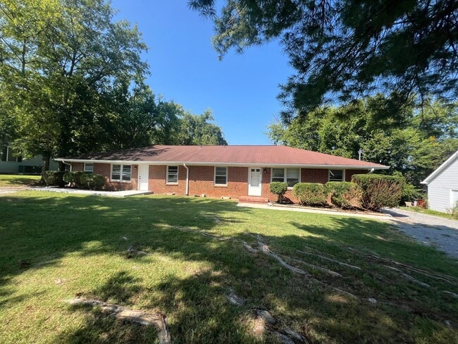 Building Photo - 1813 Battleground Dr