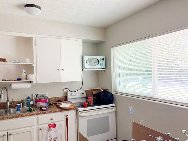 Building Photo - 219 21st St E