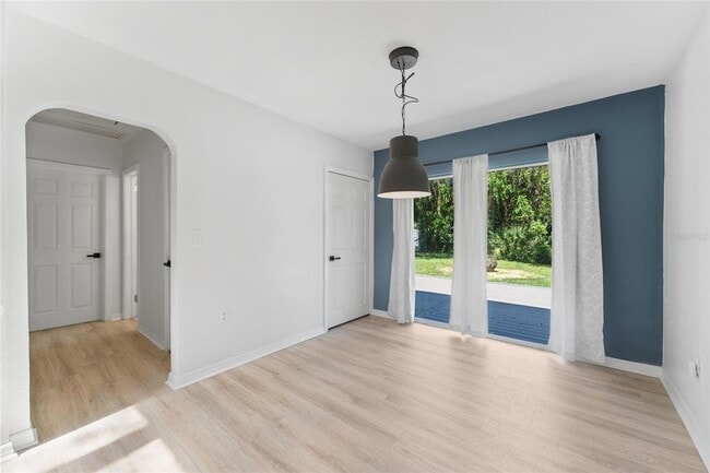 Building Photo - 4939 Woodland Dr