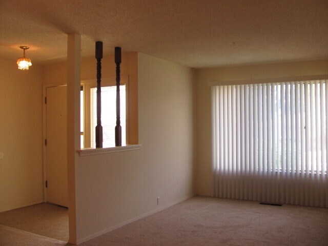 Building Photo - NE ENCHANTED MESA 3/BD 2/BA 2/CG