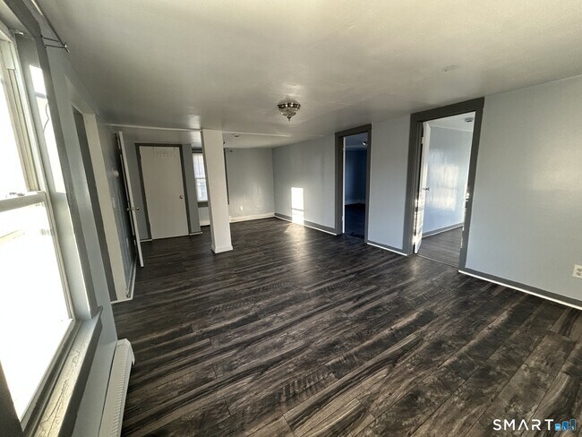 Building Photo - 288 Litchfield St