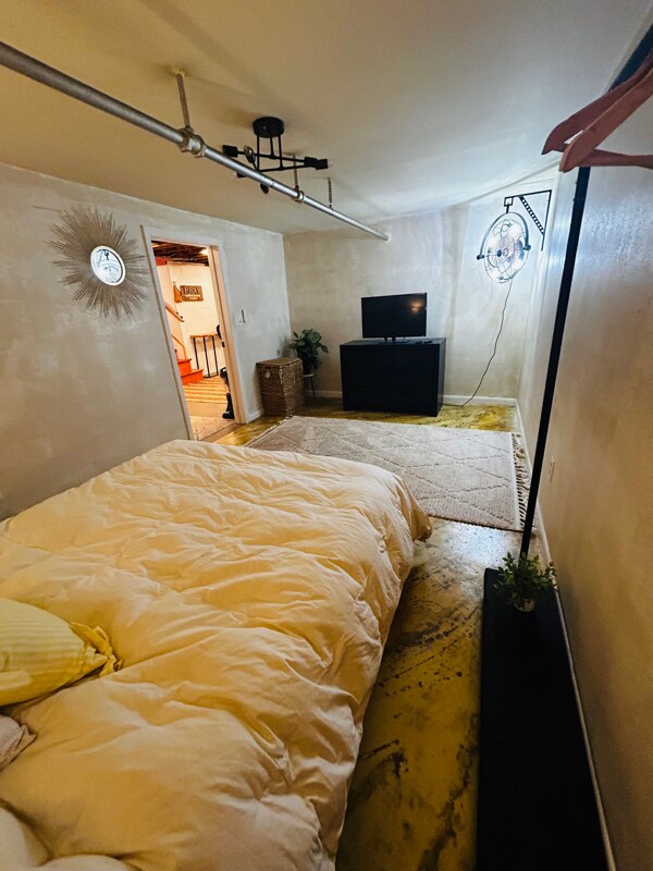 Building Photo - 10166 Glebe Rd