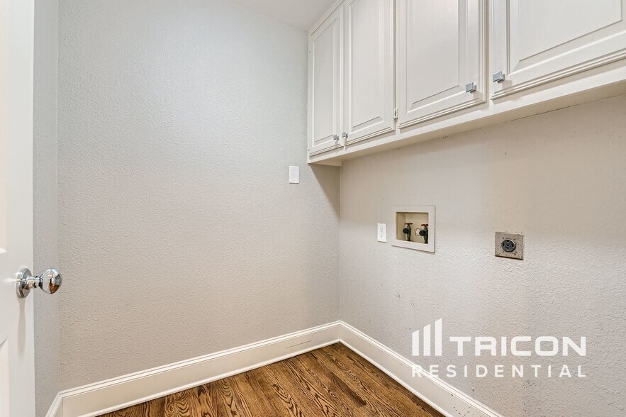Building Photo - 207 Tanglewood Dr