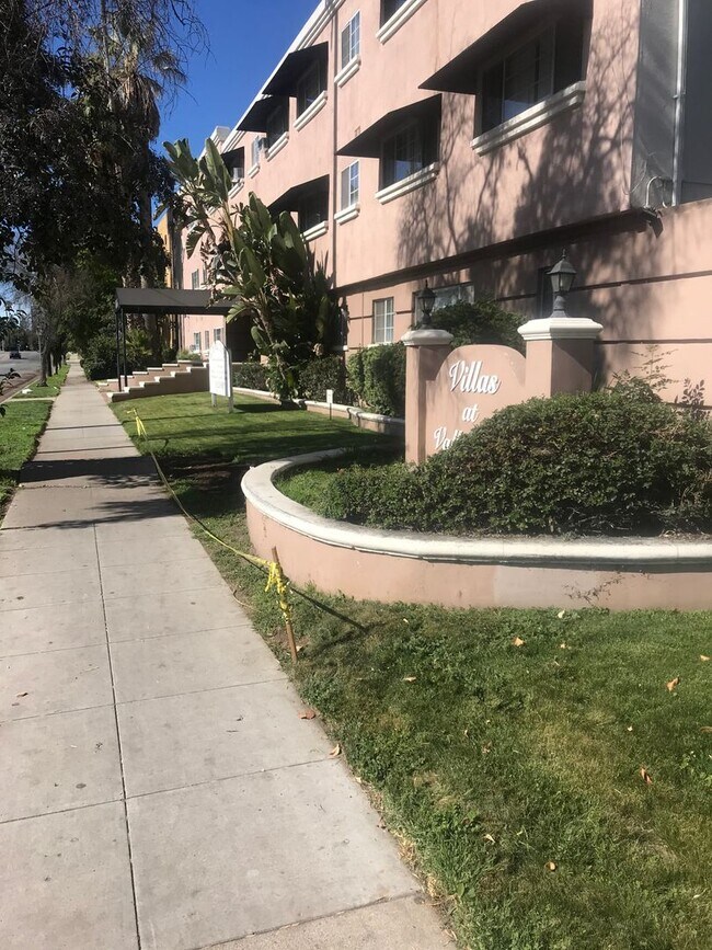 Building Photo - 13115 Oxnard St