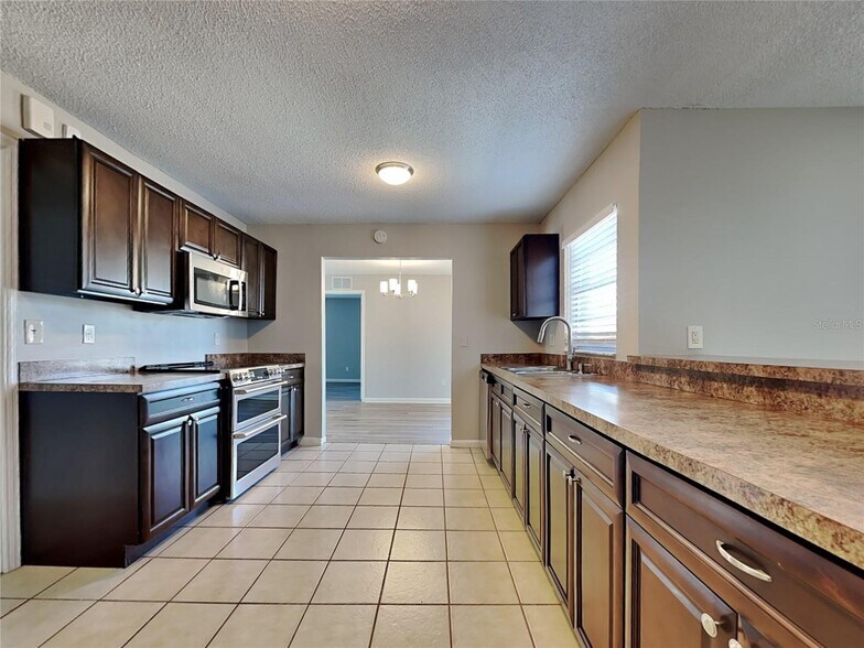 Building Photo - 646 Pine Forest Dr