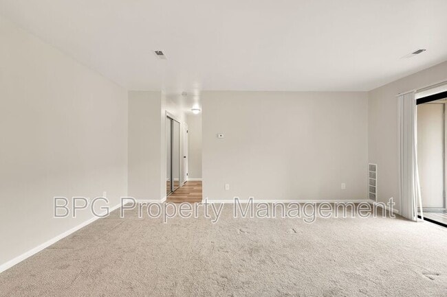 Building Photo - 139 Green St