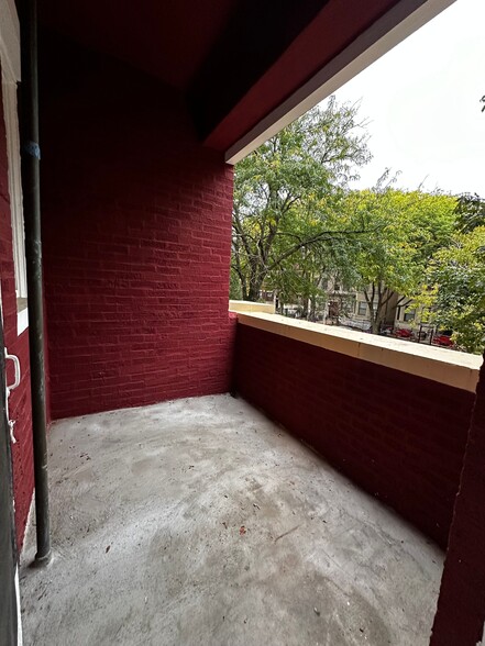 Building Photo - 4364 N Kenmore Ave