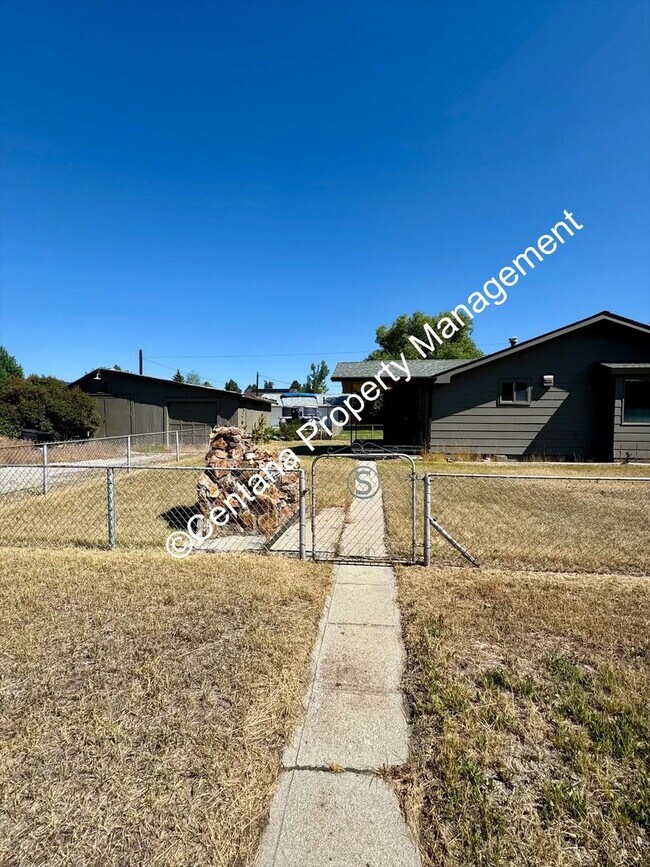 Building Photo - 1 Bed 1 Bath Located in the Flats