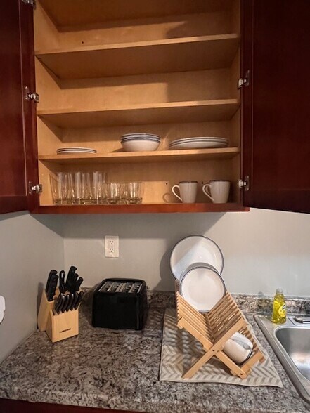 Building Photo - 72 Seymour Ave