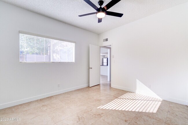 Building Photo - 1297 W 5th St