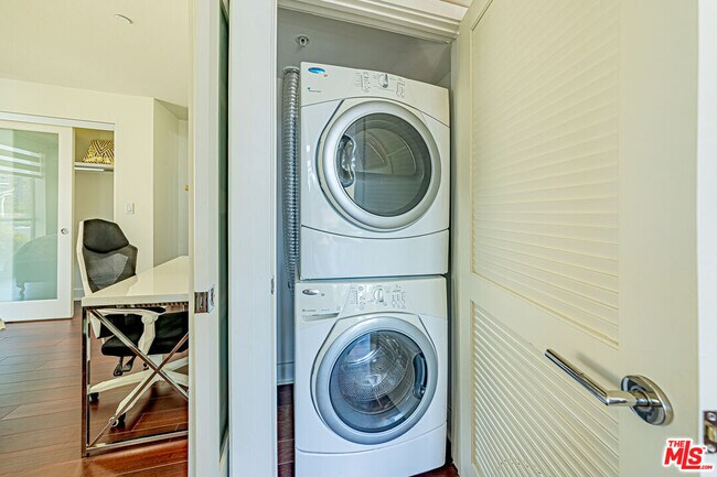 Building Photo - 600 Ridgeley Dr