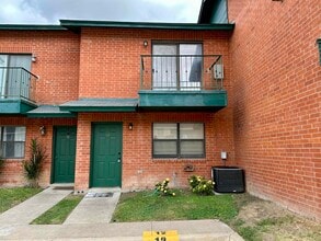 Building Photo - 8915 McPherson Rd
