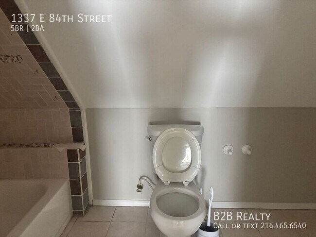 Building Photo - 1337 E 84th St