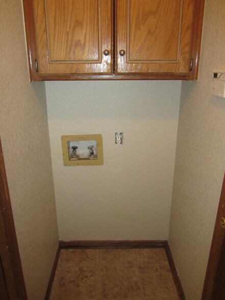 Building Photo - 600 Fire Light Dr