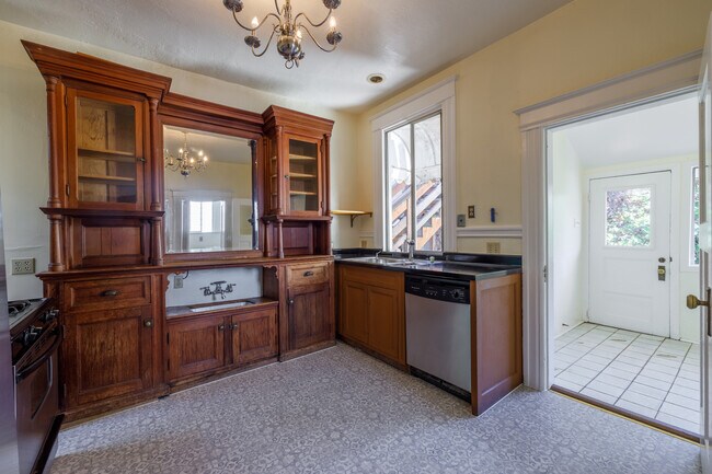 Building Photo - 2840 Bryant St