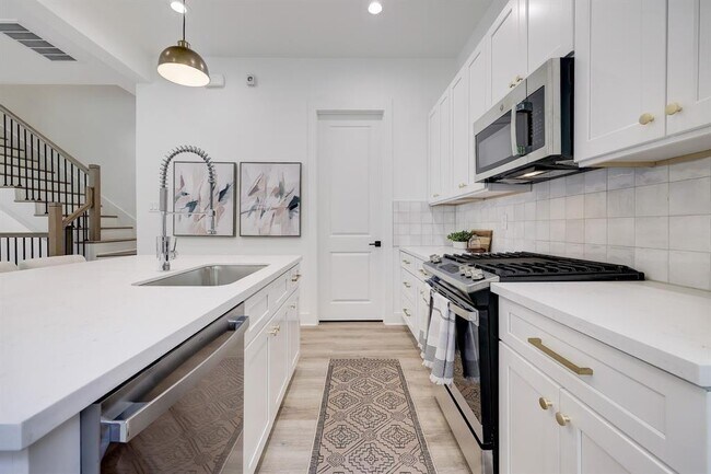 Building Photo - 2828 Versailles Oak Ln