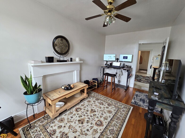 Livingroom - 318 W McMillan St