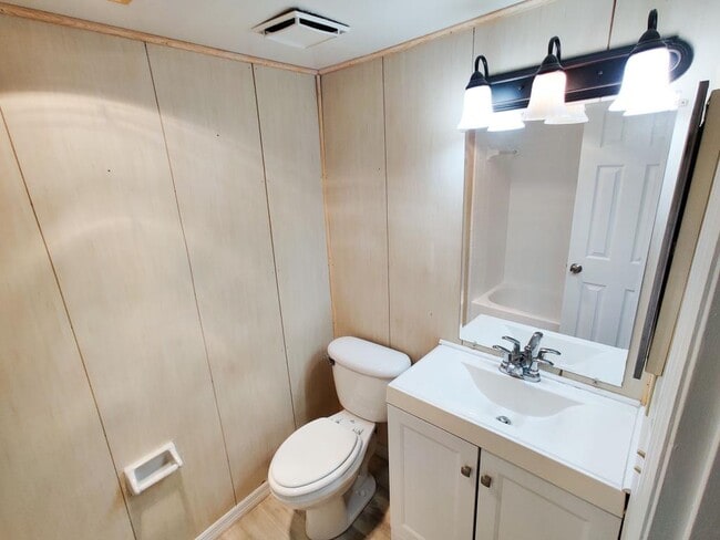 Building Photo - 117 Crown Point Cir