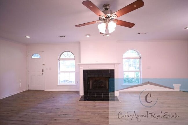 Building Photo - First month move in special $900!! Beautiful 3-bed, 2 bath condo with fireplace, 2-car garage - i...