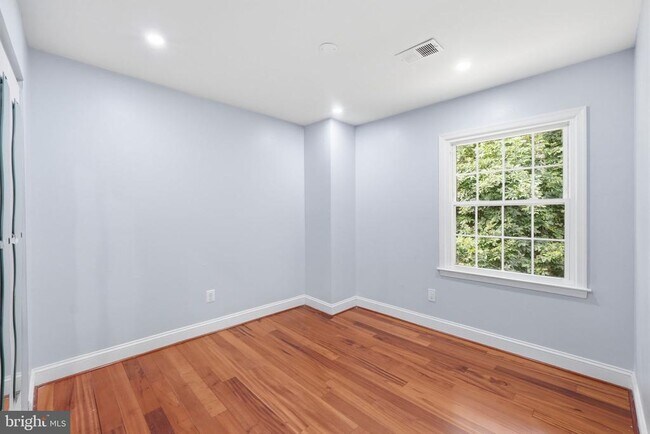 Building Photo - 8562 Tyrolean Way