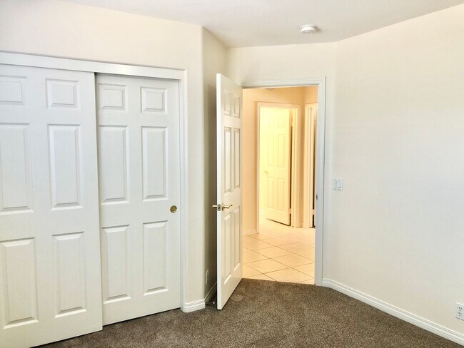 Building Photo - Light & Bright Single-Story Home in the Heart of Fallbrook, Complete with Private, Fully Fenced B...