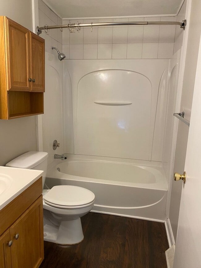 Building Photo - Avon -Townhouse 2 bedrooms 1.5 Baths