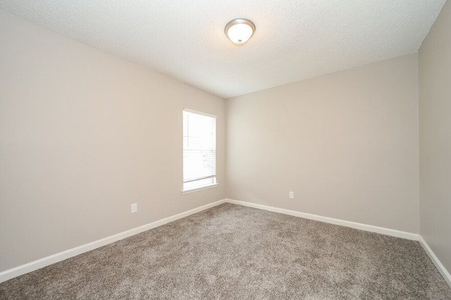 Building Photo - 440 Sanwick Dr