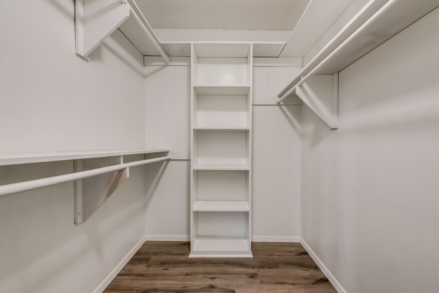 Walk-in closet - 532 Billie Ruth Ln